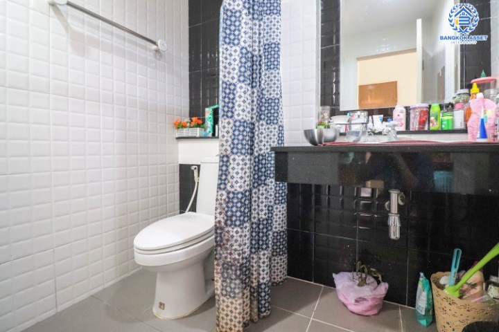 *****บ้านเดี่ยวมือสองนนทบุรี ม.สิริกานต์3 บางใหญ่-กาญจนาฯ (ซ.วัดลาดปลาดุก) ที่สุดของความพิเศษ! กับบ้านหลังใหญ่ ตกแต่งพร้อมอยู่ เนื้อที่ 53.6 ตร.ว. ฟังก์ชัน 3 นอน 3 น้ำ จอดรถได้ 2 คัน ตัวบ้านโปร่ง กว้างขวางทั้งภายในและภายนอก บนทำเลเดินทางสะดวก ใกล้เซ็นทรัลเวสต์เกต โรงเรียนสากลศึกษา และ MRT สายสีม่วง "สถานีคลองบางไผ่"